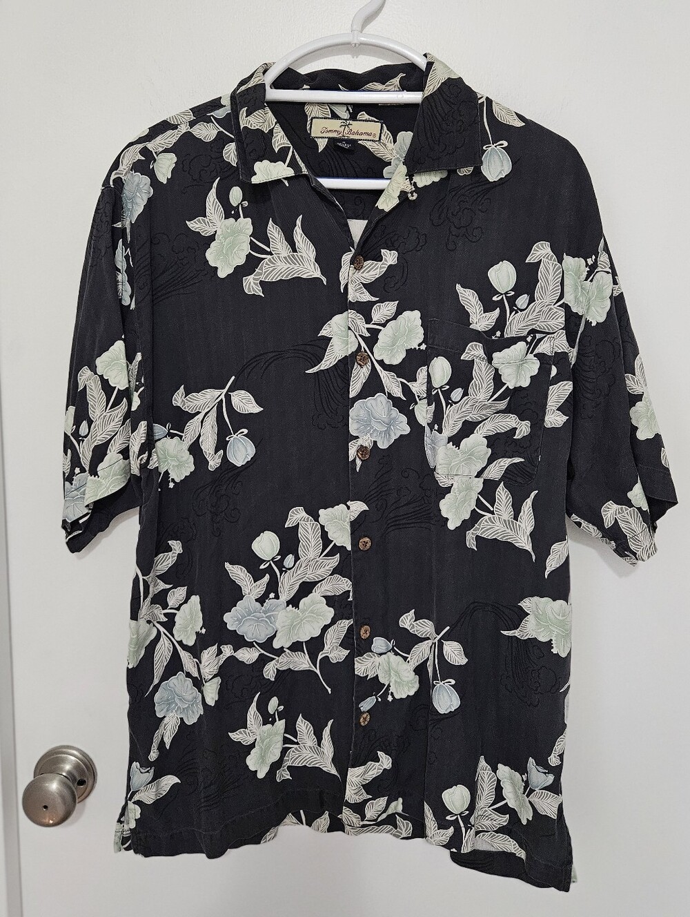 Tommy Bahama Men's Size Medium 100% Silk Short Sleeve Button Down Shirt Tropical